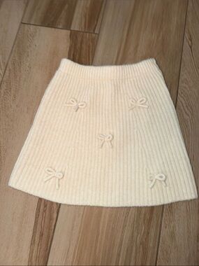Zara kids Cream Ribbed Knit Skirt with Bow Details